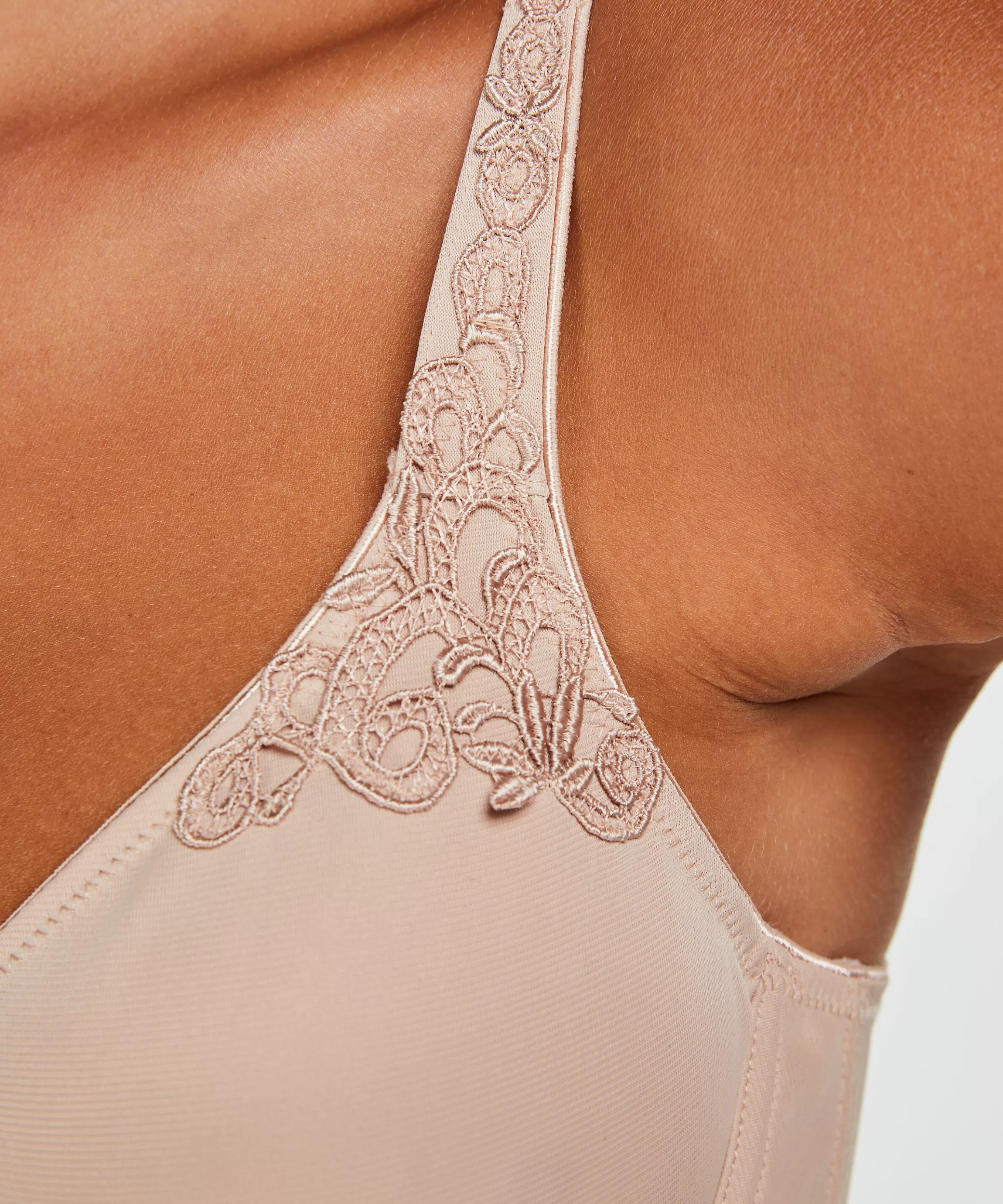 Hunkemöller Grote Maten Bh'S*Niet Voorgevormde Beugel Bh Minimizer Beige